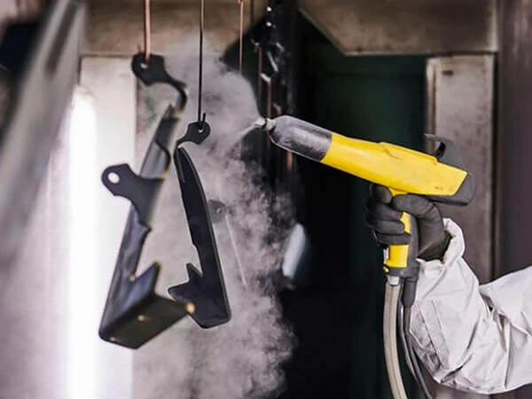 Shengen learns spraying techniques and creates his own spraying department